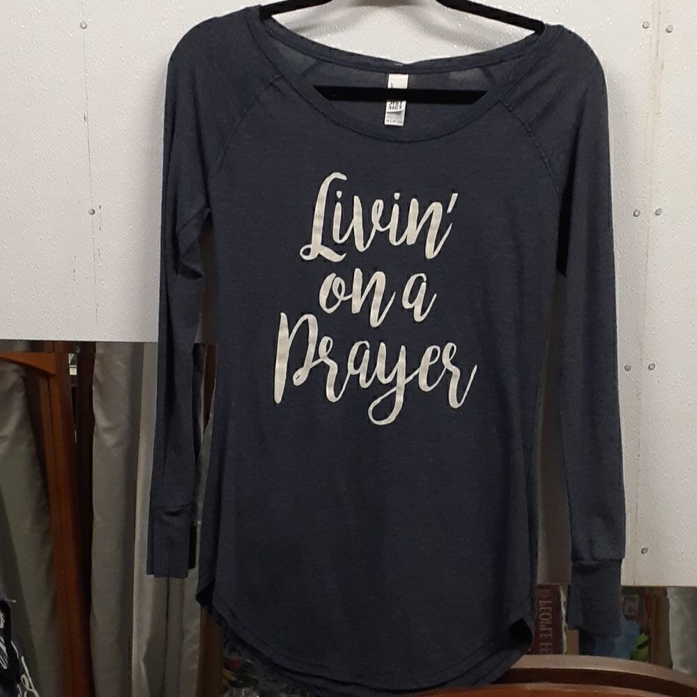 Long sleeve tee shirt, - "Livin on a prayer"